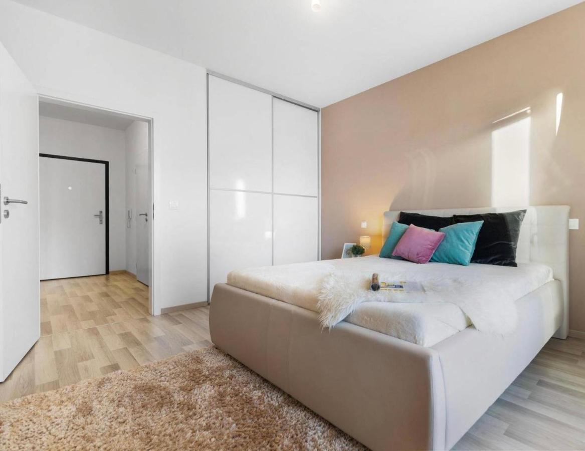 Sunflower - Modern Large Charming Apartment With Balcony Bratysława Zewnętrze zdjęcie
